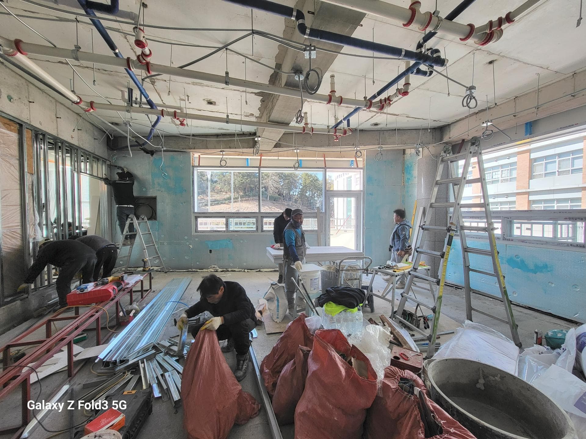 부산 화명동 소재 초등학교 도서관 리모델링 현장